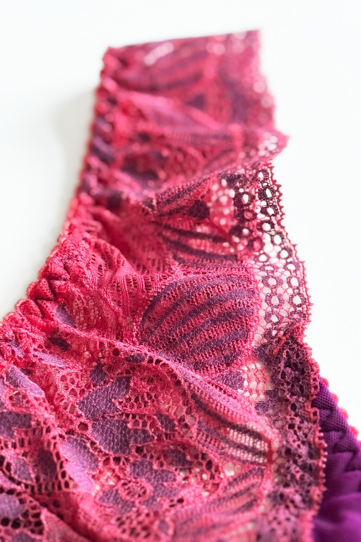 Miss Ivy string trusse