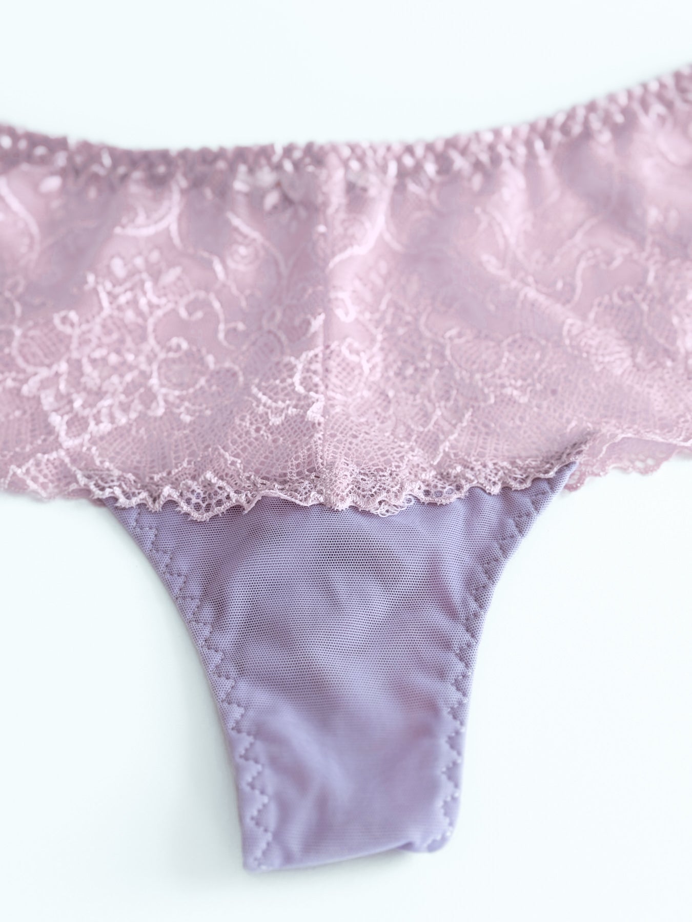 Miss Primrose hipster string