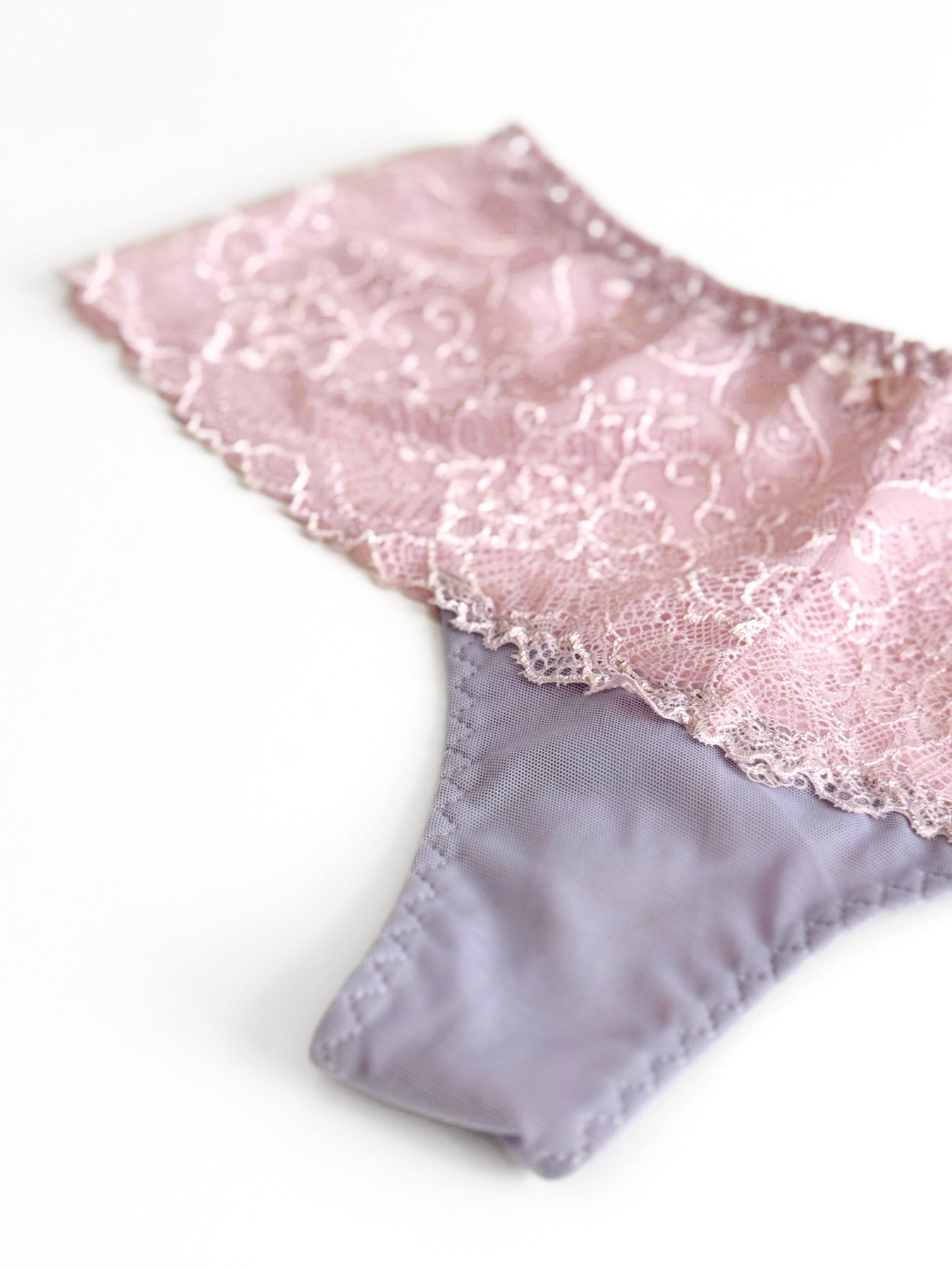Miss Primrose hipster string