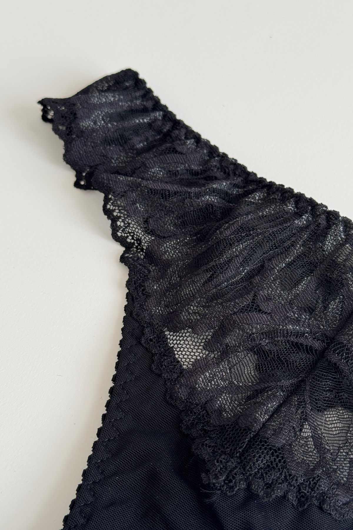 Miss Madeleine string trusse