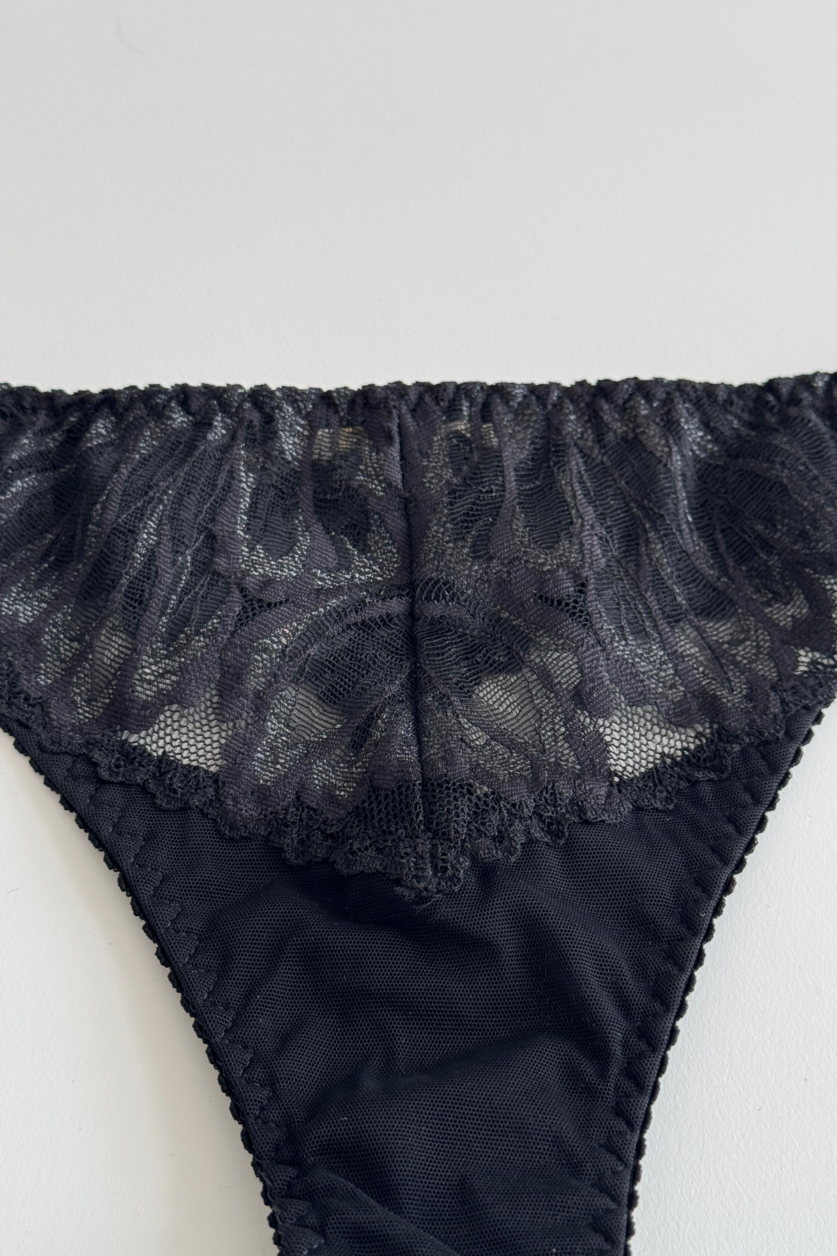 Miss Madeleine string trusse