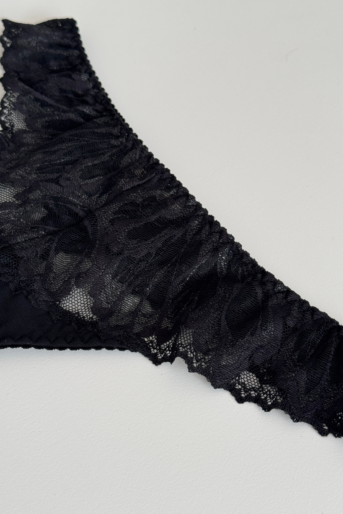 Miss Madeleine string trusse